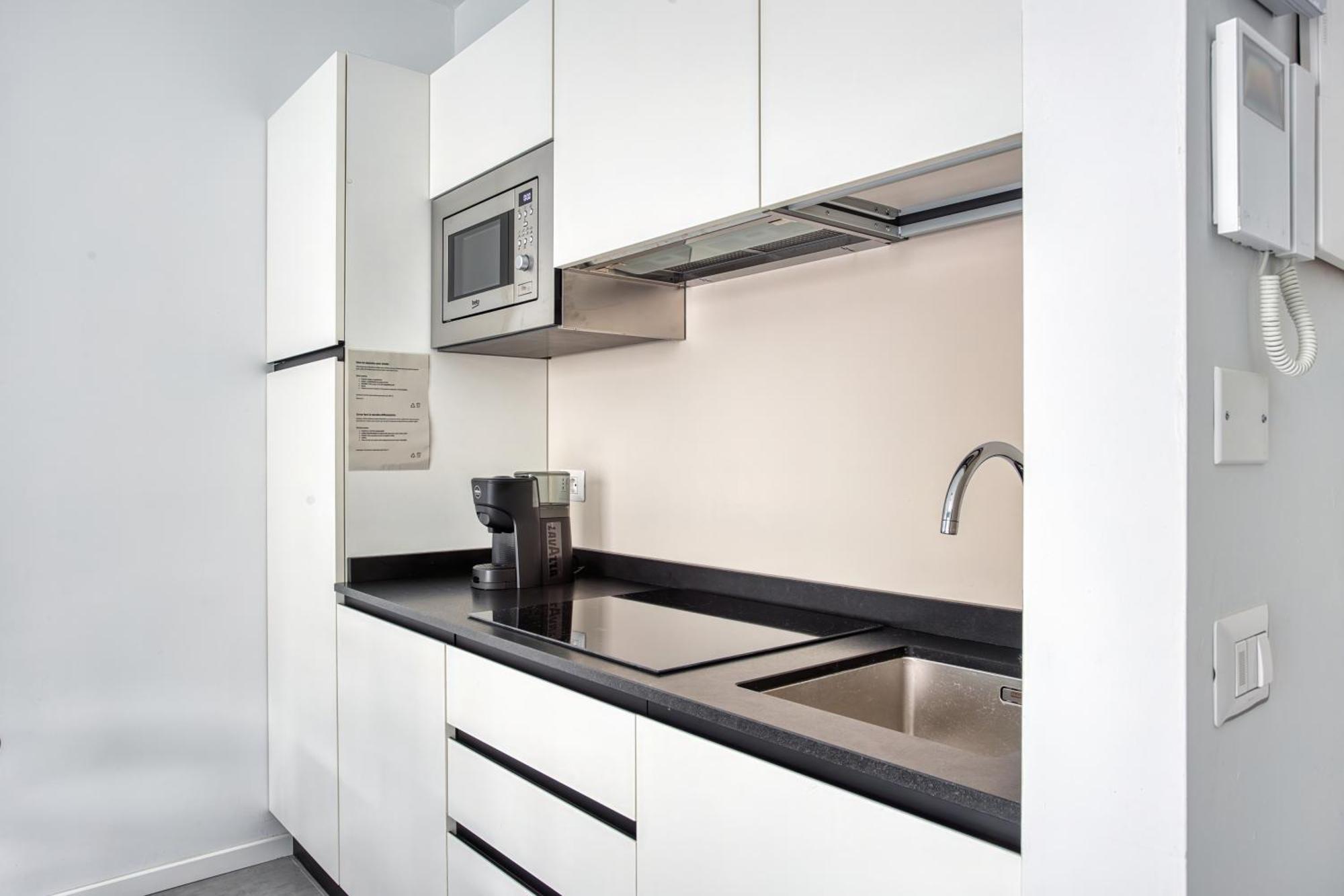 Sleek City Abode In Maciachini Milan Milão Exterior foto